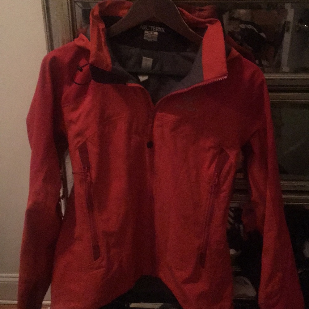 Arc’teryx bets lt jacket Dark orange